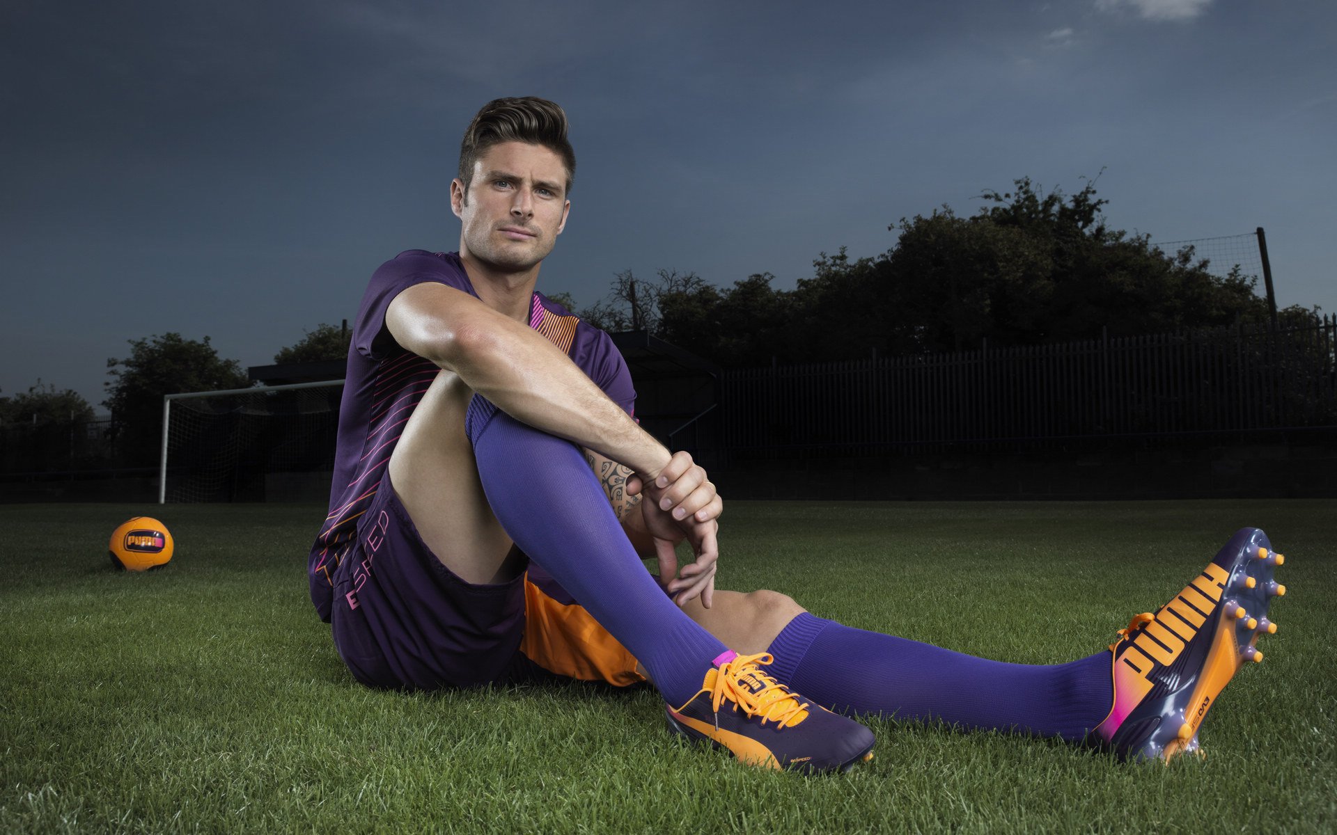 足球产业是否能与科技产业深度融合，和足球相关的产业