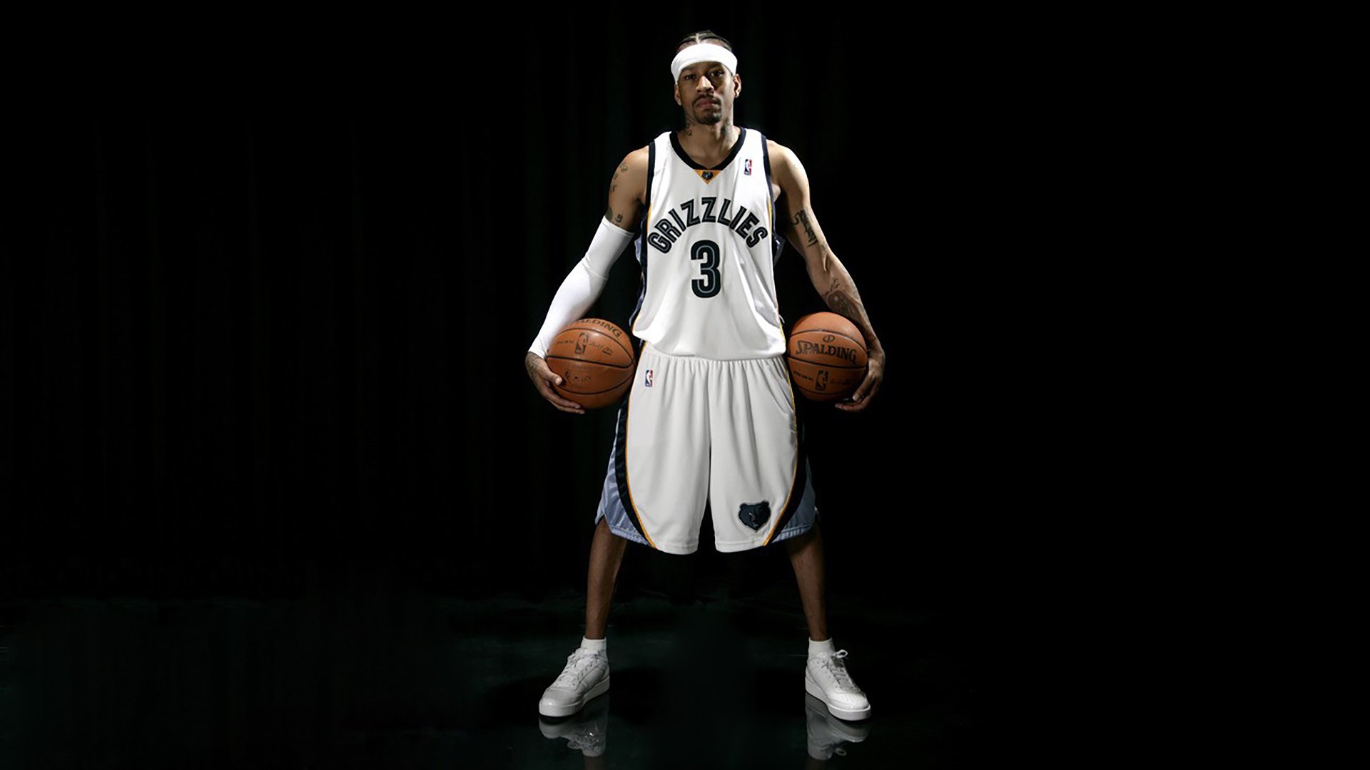 UFC对手被打倒后仍顽强爬起——硬汉精神的极致演绎