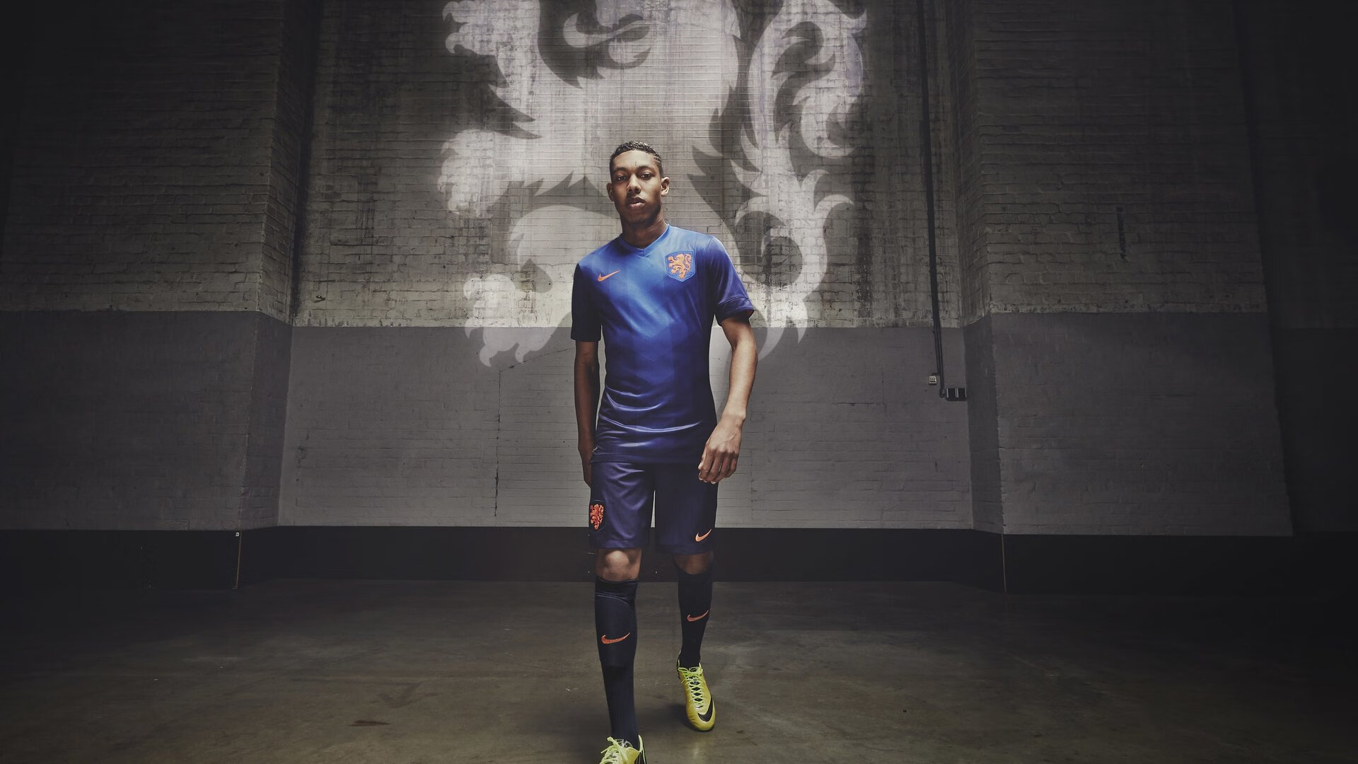 世界冠军携手品牌推出同款饮料，引领狂潮全城追捧！